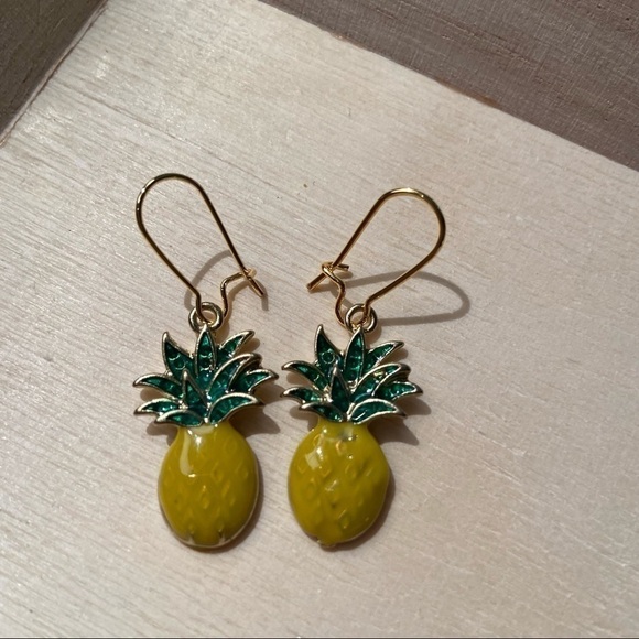 Pineapple dangle earrings with gold wires - Picture 1 of 3